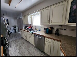 4445 Jasmine Dr in Saginaw, MI - Building Photo - Building Photo