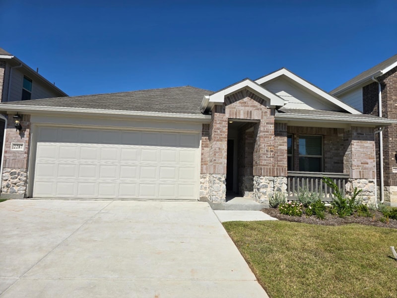 2287 Clf Spgs Dr in Heartland, TX - Building Photo