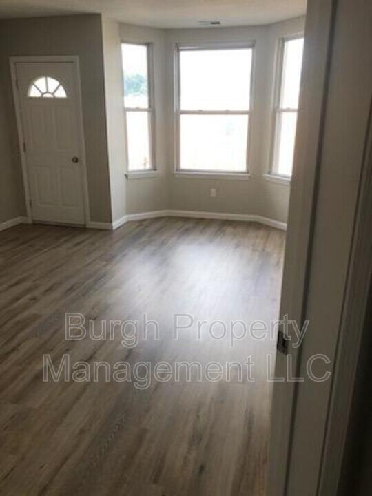 118 W 8th Ave in Homestead, PA - Building Photo