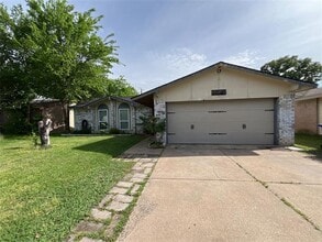 12120 Bishop Dr in Balch Springs, TX - Building Photo - Building Photo