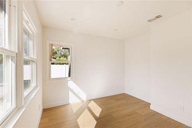 22457 Berdon St in Los Angeles, CA - Building Photo - Building Photo