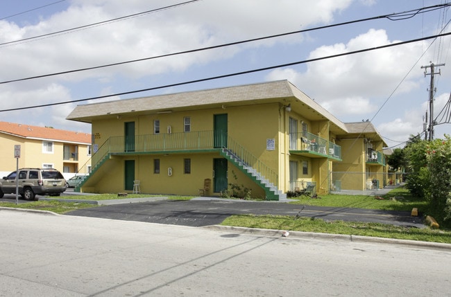 4585-4599 NW 9th St in Miami, FL - Building Photo - Building Photo