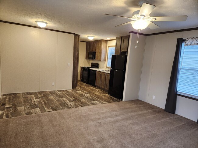 235 Magnolia Pl in Belleville, MI - Foto de edificio - Building Photo