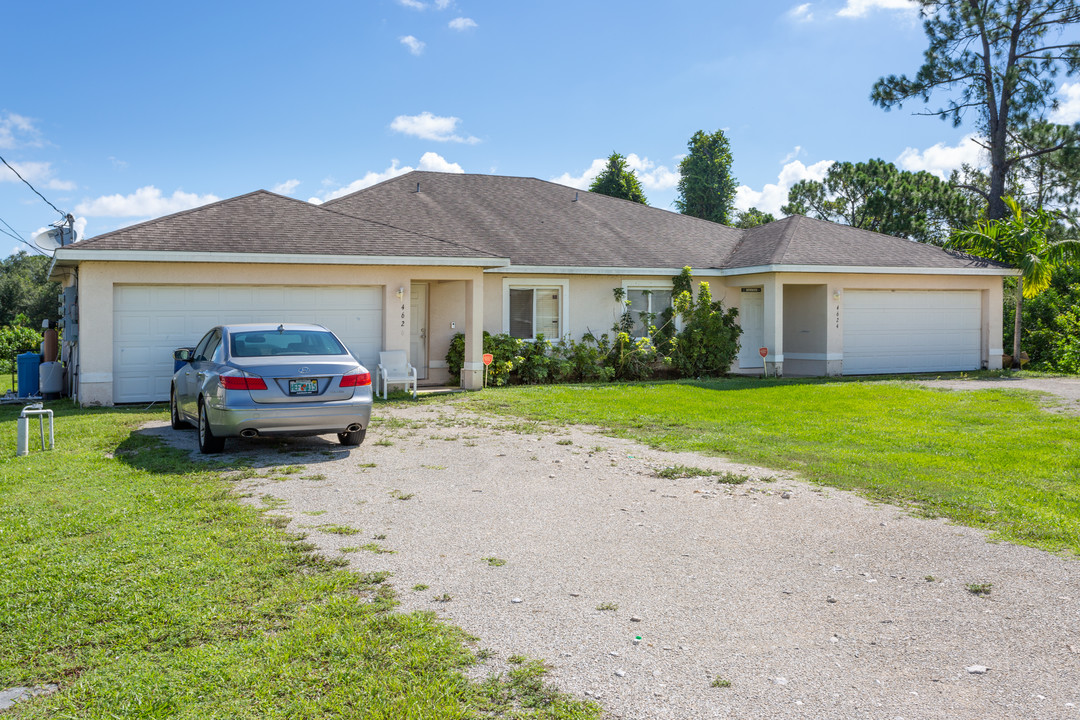 4624 Leonard Blvd S in Lehigh Acres, FL - Building Photo