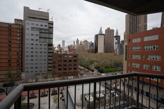 401 E 34th St in New York, NY - Building Photo - Building Photo