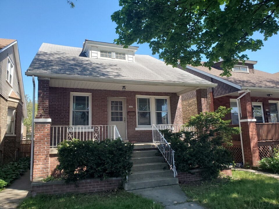 2635 N Mango Ave in Chicago, IL - Building Photo