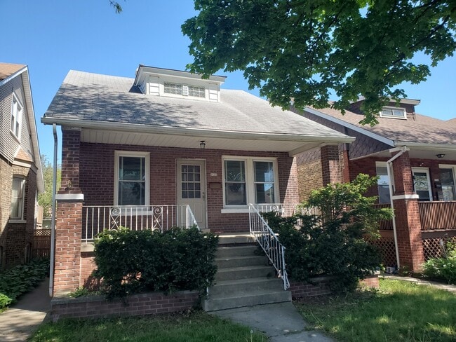 property at 2635 N Mango Ave