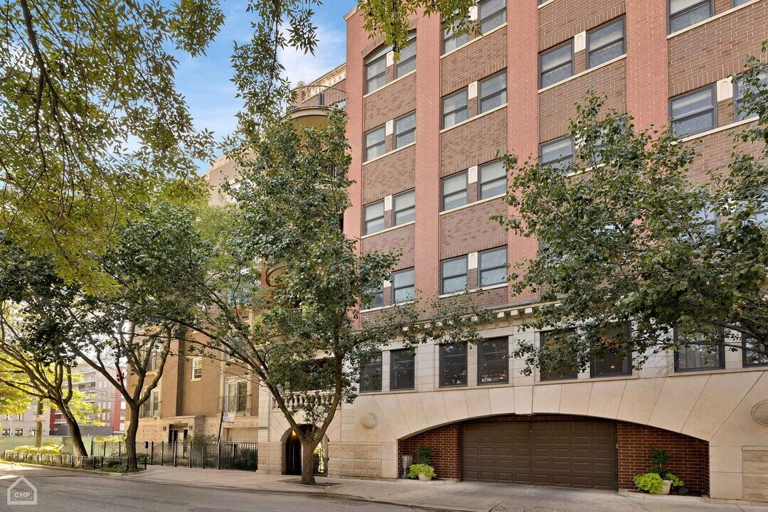 1426 N Orleans St in Chicago, IL - Building Photo