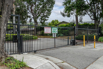 Lakeridge Condominiums in Whittier, CA - Building Photo - Building Photo