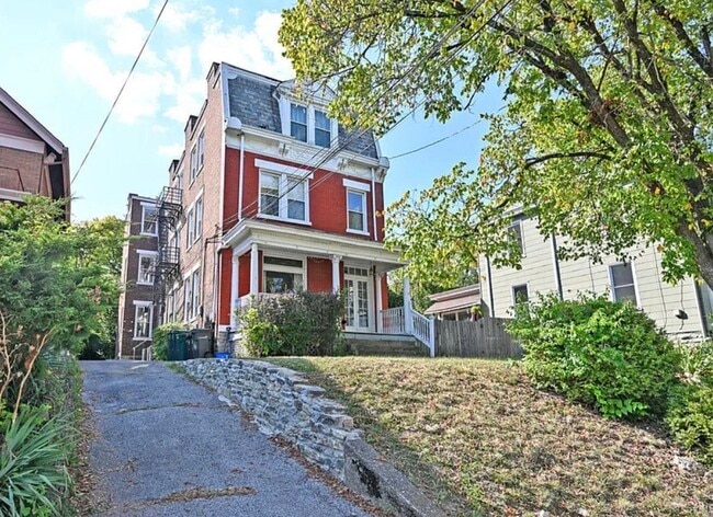 2411 Fairview Ave in Cincinnati, OH - Building Photo - Building Photo
