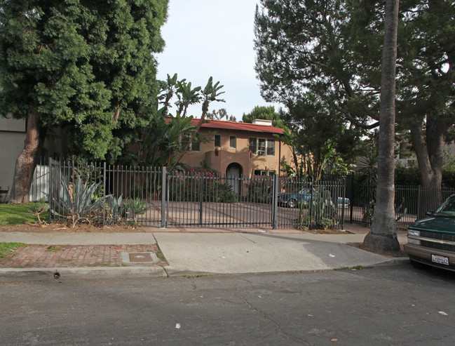 1806 N Harvard Blvd in Los Angeles, CA - Foto de edificio - Building Photo