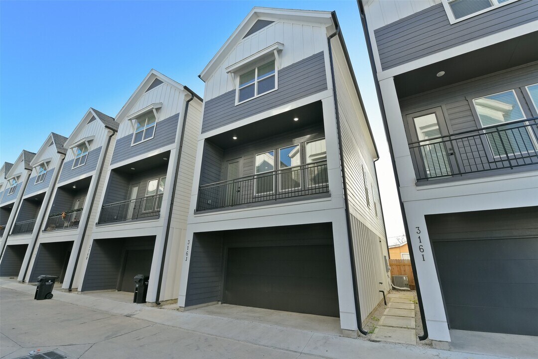 316 Thornton Rd in Houston, TX - Building Photo