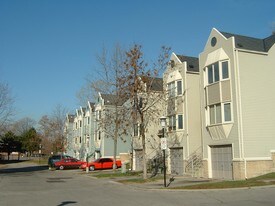 Conant Place in Oshawa, ON - Building Photo