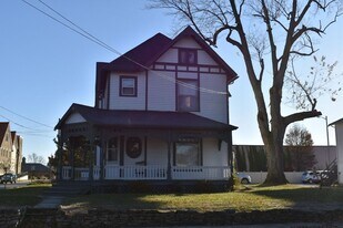 241 S Church St in Bowling Green, OH - Building Photo