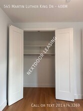 545 M.L.K. Drive in Jersey City, NJ - Foto de edificio - Building Photo