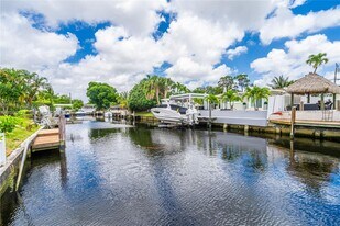 2430 Key Largo Ln in Fort Lauderdale, FL - Building Photo