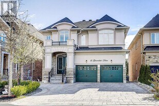 16 Gracedale Dr in Richmond Hill, ON - Building Photo