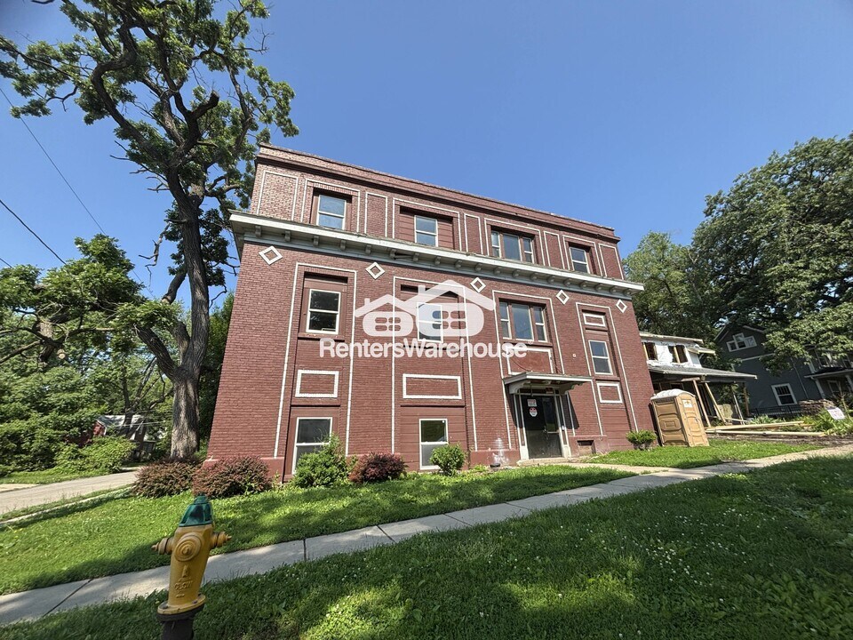 1000 24th St in Des Moines, IA - Building Photo