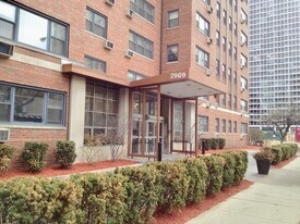 2909 N Sheridan Rd in Chicago, IL - Building Photo