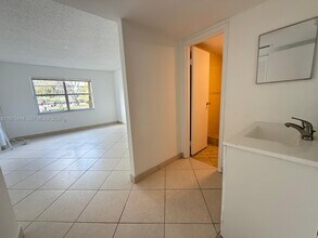 4304 NW 9th Ave in Pompano Beach, FL - Foto de edificio - Building Photo