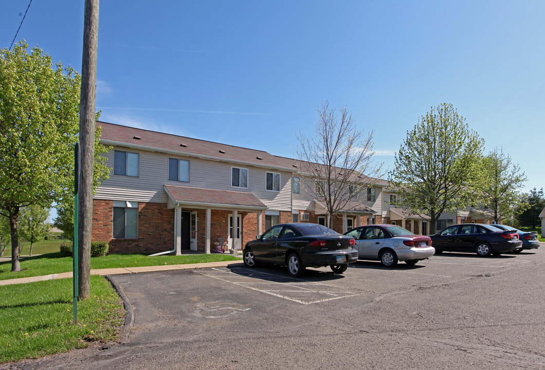 Carrollton Crest Apartments in Carrollton, OH - Building Photo