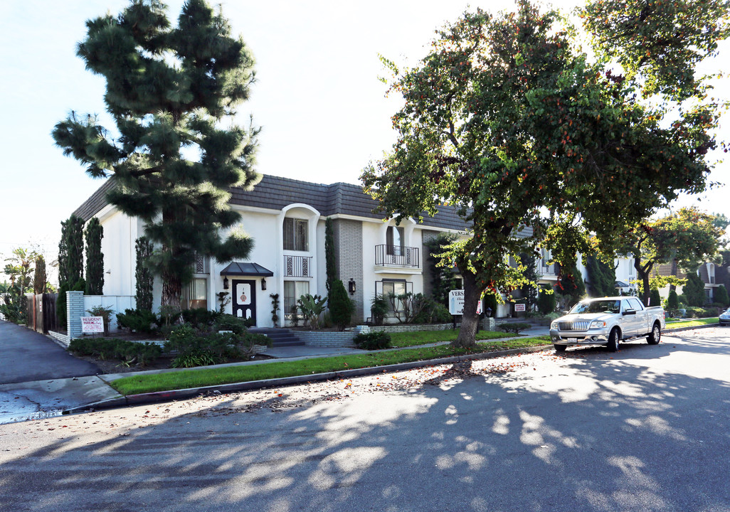 Versailles in Garden Grove, CA - Foto de edificio