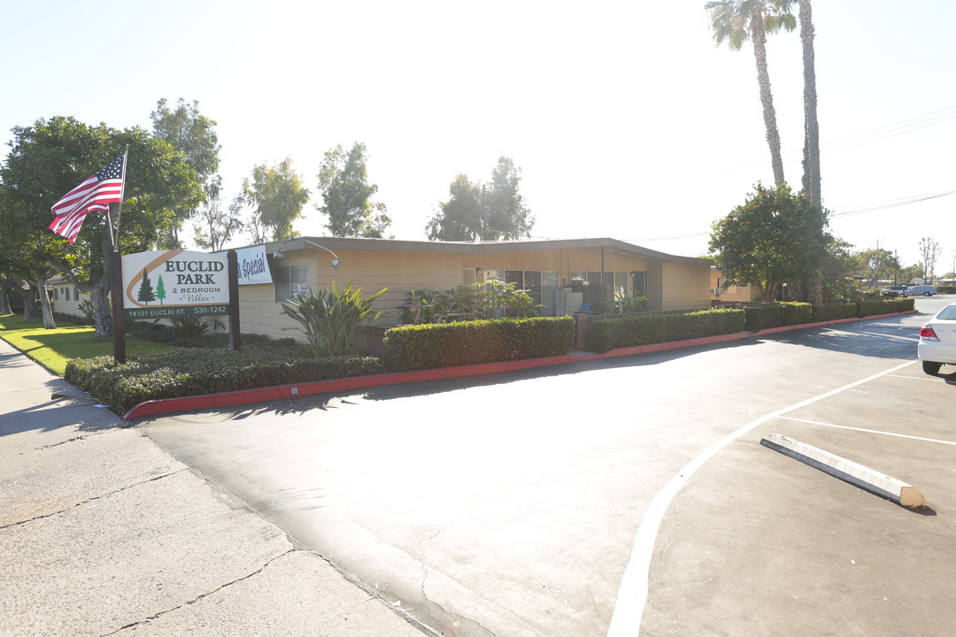 Euclid Park Apartments in Santa Ana, CA - Building Photo