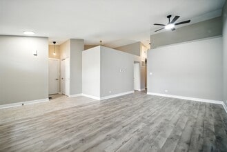 93 Bedford Rd in Mundelein, IL - Building Photo - Building Photo