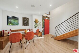 700 Main St in Los Angeles, CA - Foto de edificio - Building Photo