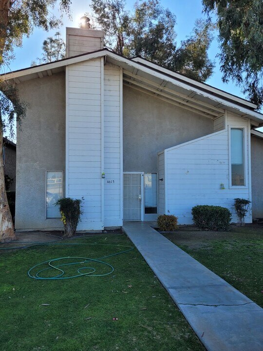 4613 Country Pl Ln in Bakersfield, CA - Foto de edificio