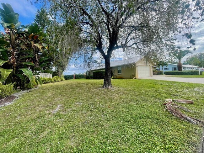 1397 SW 24th Ln in Palm City, FL - Building Photo - Building Photo