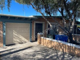 817 N Camino Seco in Tucson, AZ - Building Photo