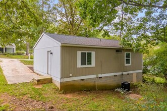 303 Martin Cir in Athens, GA - Building Photo - Building Photo