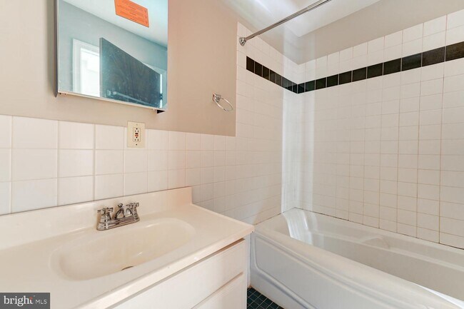 219 Krams Ave-Unit -B3 in Philadelphia, PA - Building Photo - Building Photo