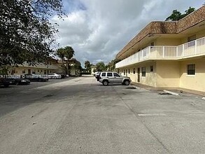 4757 NW 9th Dr in Plantation, FL - Building Photo - Building Photo