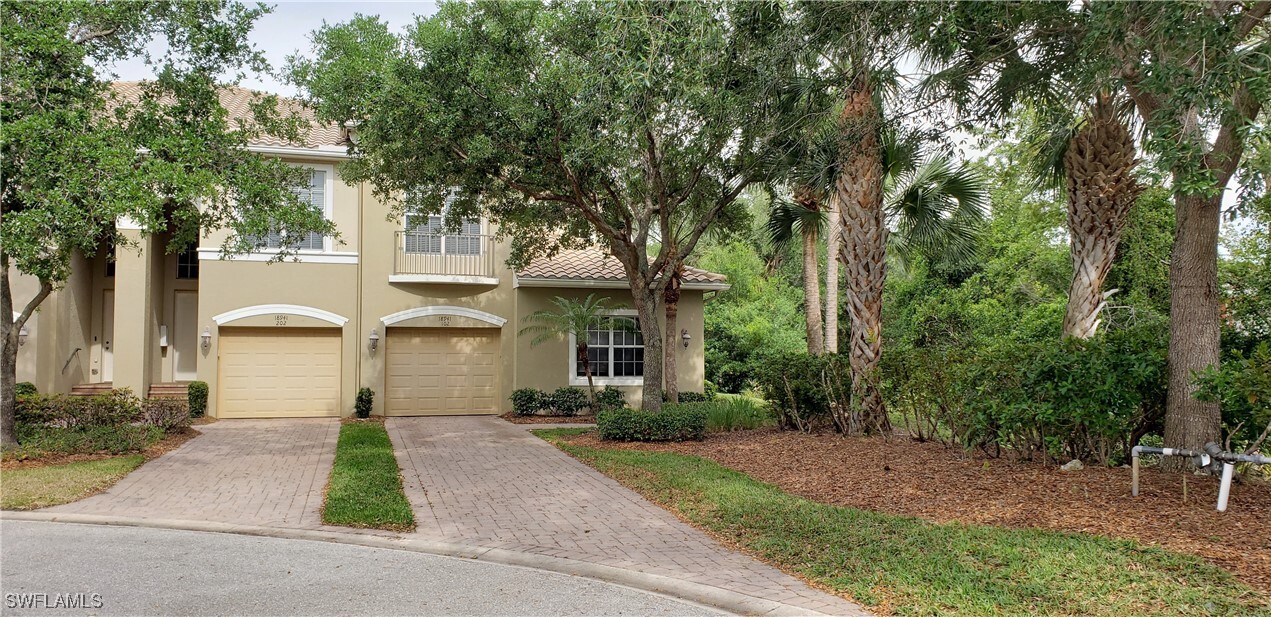 18941 Bay Woods Lake Dr in Ft. Myers, FL - Building Photo