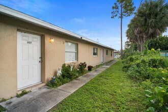 5537-5539 Tenth Ave in Ft. Myers, FL - Building Photo - Building Photo