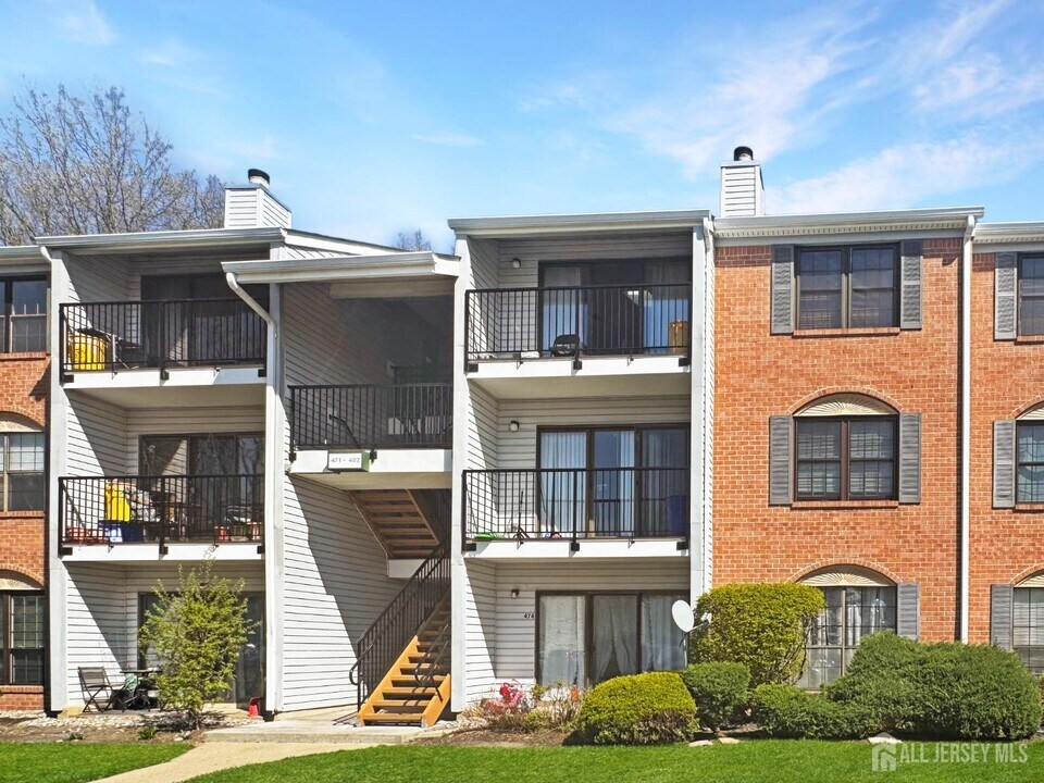 481 Danbury Ln in East Brunswick, NJ - Building Photo