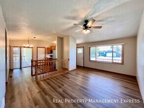 Beautiful 3 Bed 2 Bath House in West Sioux in Sioux Falls, SD - Building Photo - Building Photo
