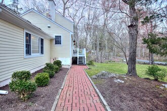 1 Graystone Ln in Weston, CT - Building Photo - Building Photo