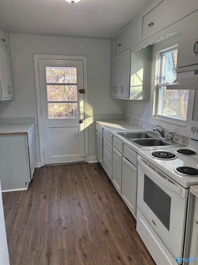 908 Crestline Rd NW in Huntsville, AL - Building Photo - Building Photo