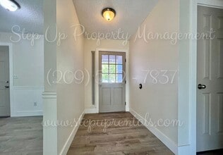 1427 Calgary Ct in Oakdale, CA - Building Photo - Building Photo