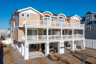 9505 Monmouth Ave in Margate City, NJ - Foto de edificio - Building Photo