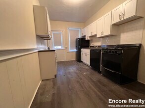 7 Mount Hood Rd in Boston, MA - Foto de edificio - Building Photo