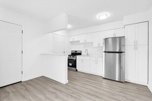 12085 W Dixie Hwy, Unit 209 in North Miami, FL - Building Photo