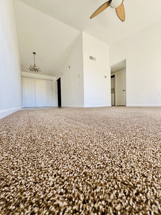 461 W Holmes Ave, Unit 347 in Mesa, AZ - Building Photo