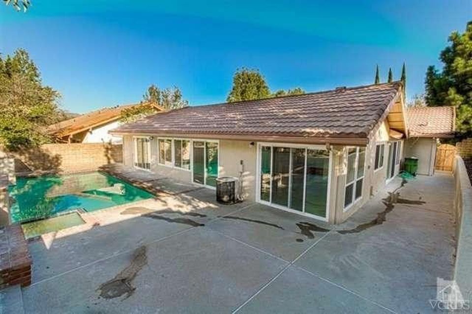 17517 Tuscan Dr in Los Angeles, CA - Building Photo