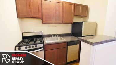 818 W Diversey Pky, Unit M in Chicago, IL - Building Photo - Building Photo