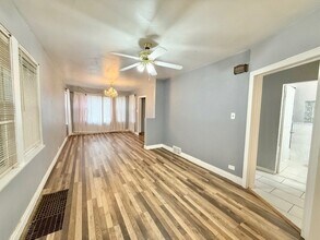 2743 N Rutherford Ave in Chicago, IL - Building Photo - Building Photo