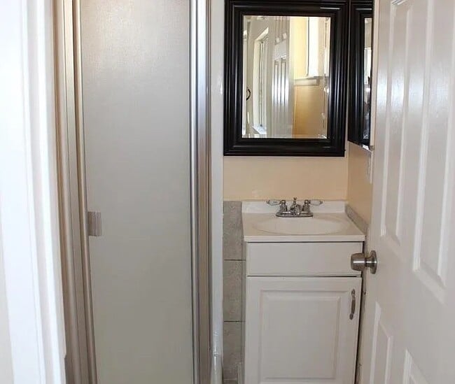 37242 Sabal Ave in Palmdale, CA - Foto de edificio - Building Photo